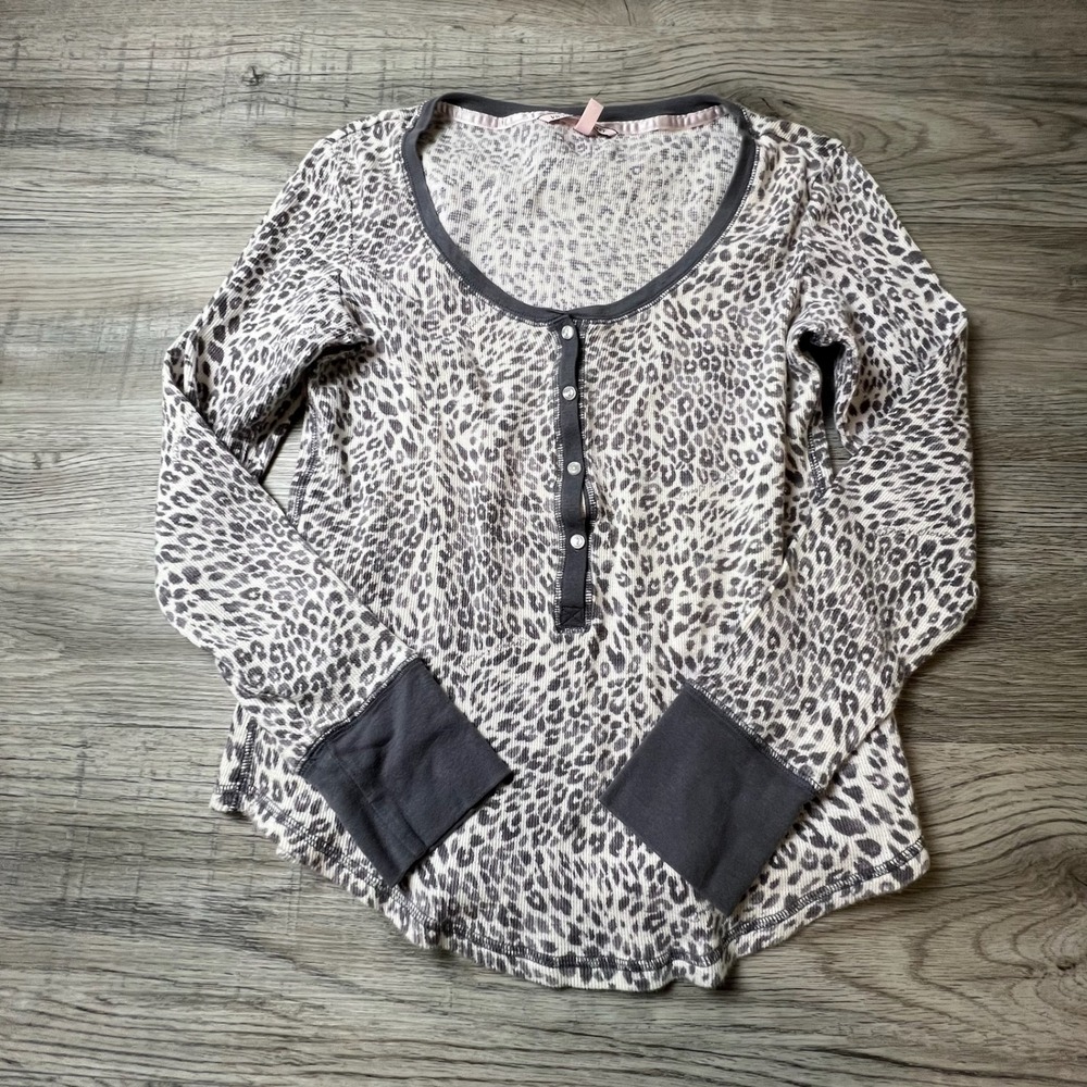 Victoria's Secret Henley Top Womens Small Grey Leopard Print Waffle Knit Thermal